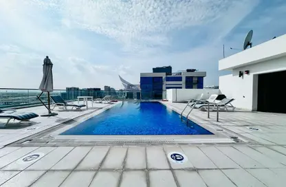 صورة لـ حوض سباحة شقة - غرفة نوم - 2 حمامات للايجار في برج السيف - شاطئ الراحة - أبوظبي ، صورة رقم 1