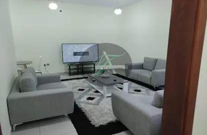 Living Room image for: Apartment - 1 Bedroom - 2 Bathrooms for rent in Marina Pinnacle - Dubai Marina - Dubai, Image 1