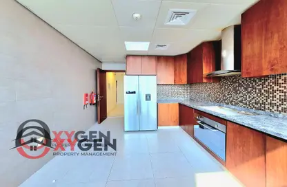 Apartment - 3 Bedrooms - 4 Bathrooms for rent in Sheikha Salama Tower - Khalidiya Street - Al Khalidiya - Abu Dhabi