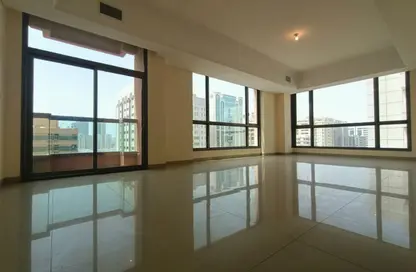 شقة - 3 غرف نوم - 4 حمامات للايجار في برج المرجان - شارع الفلاح - وسط المدينة - أبوظبي