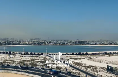 شقة - 2 غرف نوم - 4 حمامات للايجار في برج ماجيستيك - شارع التعاون - التعاون - الشارقة