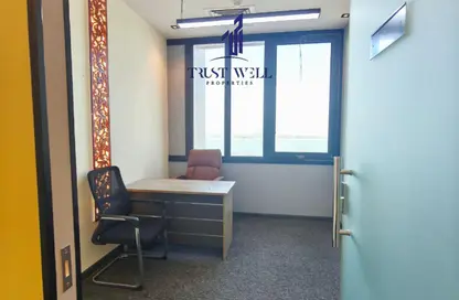 مركز أعمال - استوديو - 6 حمامات للايجار في بناية دار السلام - شارع الكورنيش - أبوظبي