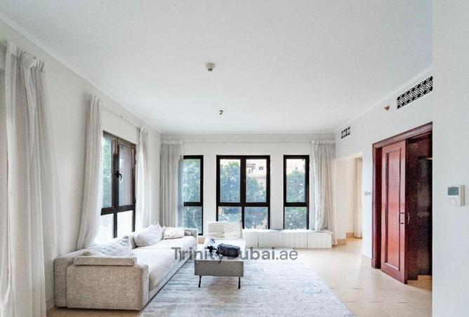 PRIME LOCATION | FULLY FURNISHED | VACANT