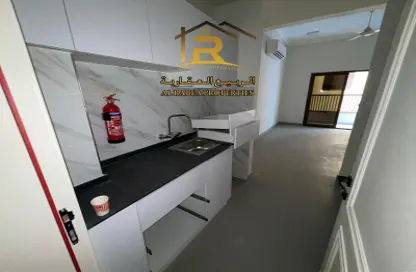 صورة لـ مطبخ شقة - 2 غرف نوم - 3 حمامات للايجار في 1 المويهات - المويهات - عجمان ، صورة رقم 1