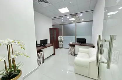 Office Space - Studio - 1 Bathroom for rent in Red Avenue - Al Garhoud - Dubai