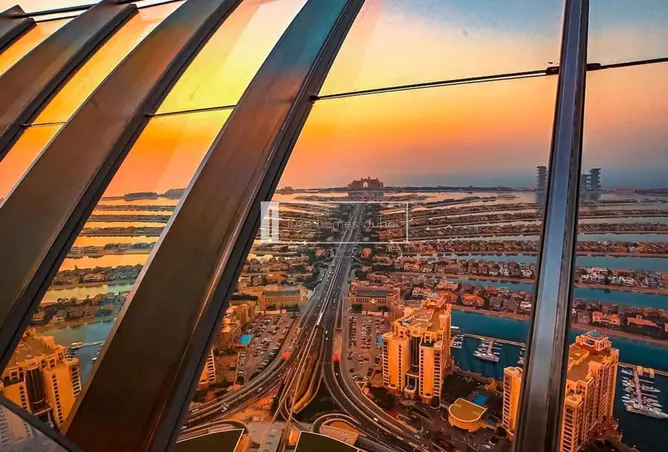 Apartment - 1 Bathroom for sale in The Palm Tower - Palm Jumeirah - Dubai