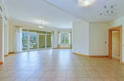 Apartment - 3 Bedrooms - 4 Bathrooms for rent in Al Hatimi - Shoreline Apartments - Palm Jumeirah - Dubai