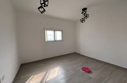 Apartment - 4 Bedrooms - 2 Bathrooms for rent in Al Qulaya'ah - Al Sharq - Sharjah