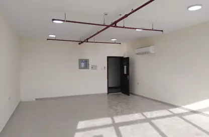Office Space - Studio - 1 Bathroom for rent in Mussafah - Abu Dhabi