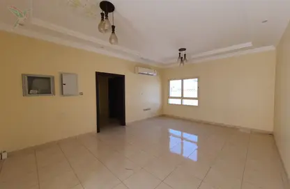 فيلا - 2 غرف نوم - 2 حمامات للايجار في الزعفران - الخبيصي - العين