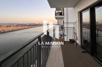 Apartment - 3 Bedrooms - 4 Bathrooms for sale in Waters Edge - Yas Island - Abu Dhabi
