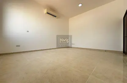 شقة - 1 حمام للايجار في شارع الضفرة - المشرف - أبوظبي