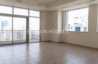 Apartment - 3 Bedrooms - 3 Bathrooms for rent in Emaar Tower B - Emaar Towers - Deira - Dubai