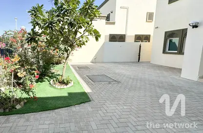 Villa - 3 Bedrooms - 3 Bathrooms for rent in Regional - Jumeirah Park - Dubai