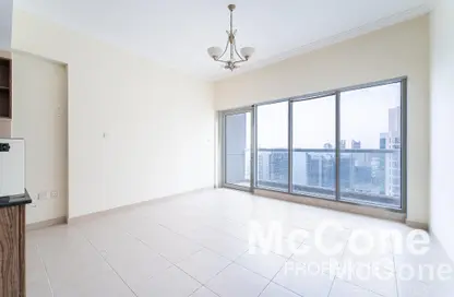 Apartment - Studio - 1 Bathroom for rent in Burj Al Nujoom - Downtown Dubai - Dubai