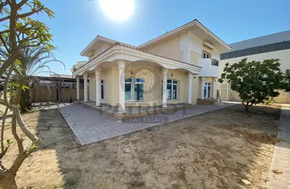 Outdoor House image for: Villa - 5 Bedrooms - 5 Bathrooms for rent in Umm Suqeim 2 - Umm Suqeim - Dubai, Image 1