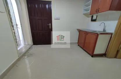 Apartment - Studio - 1 Bathroom for rent in Al Saada Street - Al Mushrif - Abu Dhabi