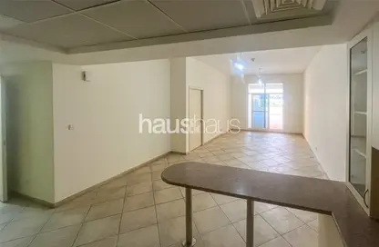 شقة - غرفة نوم - 2 حمامات للايجار في فوكس هيل 6 - فوكس هيل - مدينة السيارات - دبي