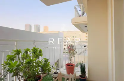 Apartment - 2 Bedrooms - 2 Bathrooms for sale in Mazaya 9 - Queue Point - Liwan - Dubai Land - Dubai