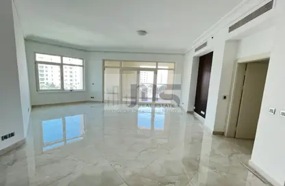 Apartment - 3 Bedrooms - 4 Bathrooms for rent in Al Msalli - Shoreline Apartments - Palm Jumeirah - Dubai