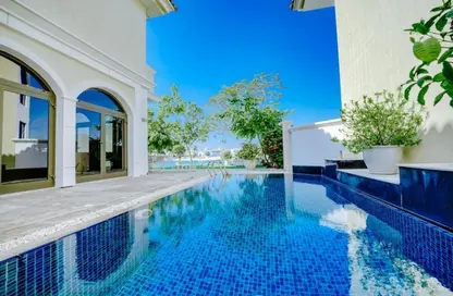 Pool image for: Villa - 4 Bedrooms - 5 Bathrooms for sale in Garden Homes Frond M - Garden Homes - Palm Jumeirah - Dubai, Image 1