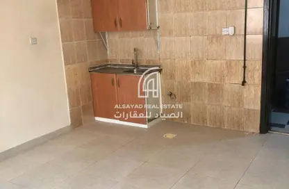 Apartment - Studio - 4 Bathrooms for rent in Al Nabaa Building - Al Naba'ah - Al Sharq - Sharjah