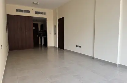 شقة - 1 حمام للايجار في امواج بيلدينج - السوق الكبير - بر دبي - دبي