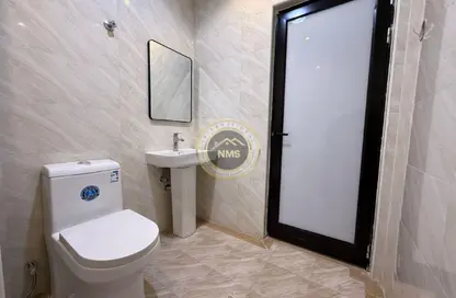 شقة - 1 حمام للايجار في شارع المطار - أبوظبي