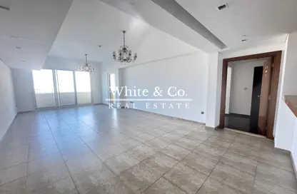 Apartment - 2 Bedrooms - 2 Bathrooms for rent in Marina Residences 3 - Marina Residences - Palm Jumeirah - Dubai