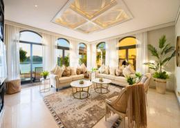 Living Room image for: Villa - 5 bedrooms - 5 bathrooms for rent in Garden Homes Frond E - Garden Homes - Palm Jumeirah - Dubai, Image 1