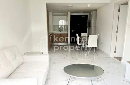 Living / Dining Room image for: Apartment - 1 Bedroom - 2 Bathrooms for sale in Al Raha Lofts - Al Raha Beach - Abu Dhabi, Image 1