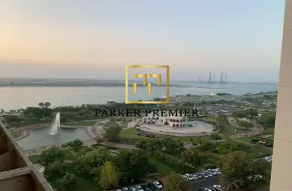 دوبلكس - 3 غرف نوم - 4 حمامات للايجار في شارع الكورنيش - أبوظبي