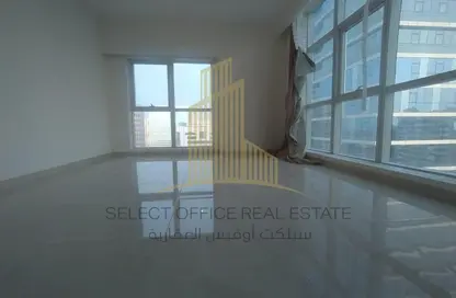 Empty Room image for: Apartment - 1 Bedroom - 4 Bathrooms for rent in Corniche Residence - Corniche Road - Abu Dhabi, Image 1