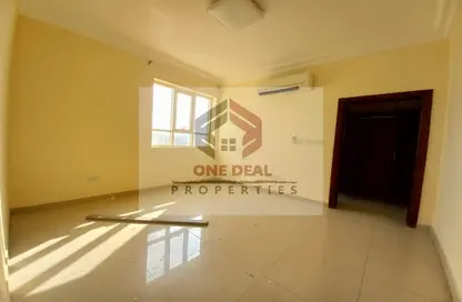 Empty Room image for: Villa - 4 Bedrooms - 5 Bathrooms for rent in Al Niyadat - Al Ain, Image 1