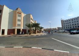 متجر - 1 حمام للكراء في واي-11 - طراز إنجليزي - المدينة الدولية - دبي
