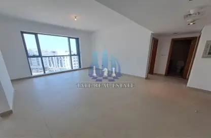 Empty Room image for: Apartment - 1 Bedroom - 2 Bathrooms for rent in Danet Abu Dhabi - Abu Dhabi, Image 1