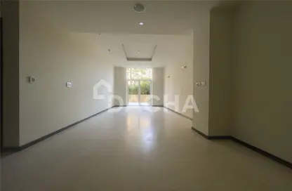 Empty Room image for: Apartment - 1 Bedroom - 2 Bathrooms for rent in Amber - Tiara Residences - Palm Jumeirah - Dubai, Image 1
