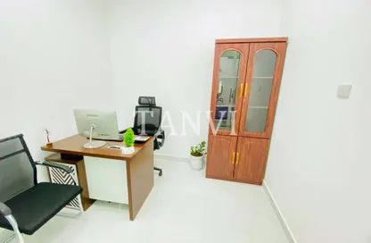 مكتب - استوديو - 1 حمام للايجار في ريد اڤينيو - منطقة القرهود - دبي