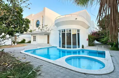 Villa - 5 Bedrooms - 6 Bathrooms for rent in Jumeirah 1 Villas - Jumeirah 1 - Jumeirah - Dubai