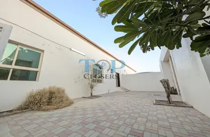 Villa - 2 Bedrooms - 2 Bathrooms for rent in Al Zaafaran - Al Khabisi - Al Ain