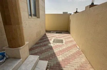فيلا - 5 غرف نوم - 6 حمامات للايجار في 3 المويهات - المويهات - عجمان