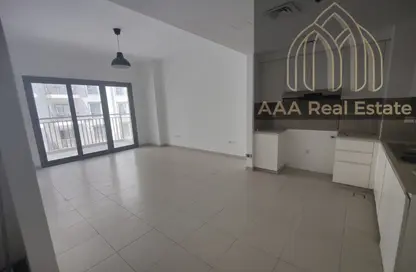 Apartment - 2 Bedrooms - 2 Bathrooms for rent in Zahra Apartments 1B - Zahra Apartments - Town Square - Dubai
