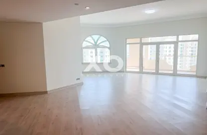Empty Room image for: Apartment - 3 Bedrooms - 3 Bathrooms for rent in Al Hamri - Shoreline Apartments - Palm Jumeirah - Dubai, Image 1