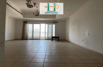 Empty Room image for: Apartment - 3 Bedrooms - 5 Bathrooms for rent in Al Rashidiya 2 - Al Rashidiya - Ajman, Image 1