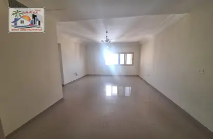 شقة - غرفة نوم - 2 حمامات للايجار في شارع التعاون - التعاون - الشارقة