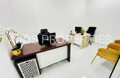 Co-working space - Studio - 1 Bathroom for rent in Red Avenue - Al Garhoud - Dubai