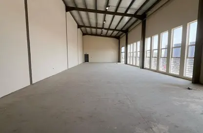 Warehouse - Studio - 2 Bathrooms for rent in Umm Al Thuoob - Umm Al Quwain