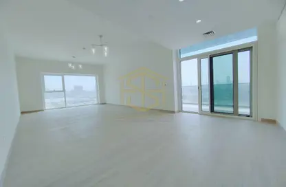 Apartment - 3 Bedrooms - 3 Bathrooms for rent in Al Jadaf Building - Al Jaddaf - Dubai