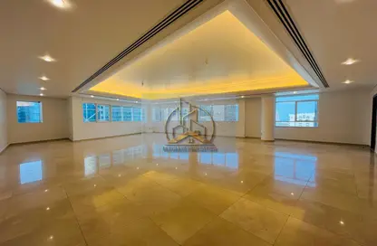 Apartment - 4 Bedrooms - 6 Bathrooms for rent in Crescent Towers - Al Khalidiya - Abu Dhabi