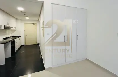 Apartment - Studio for rent in Golf Horizon Tower A - Golf Horizon - DAMAC Hills - Dubai